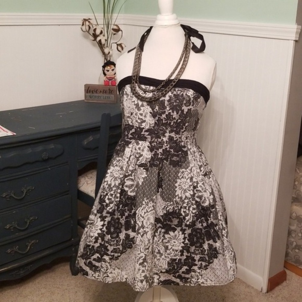 Strapless Black White Floral Lace Print Fit Flare‎ Dress with Tulle Layer WomMed